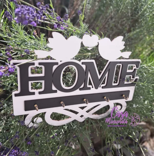 Cuier chei din lemn HOME 27x19 cm, cu 5 agățători. Practic și decorativ, perfect pentru casă nouă sau cadou aniversar.