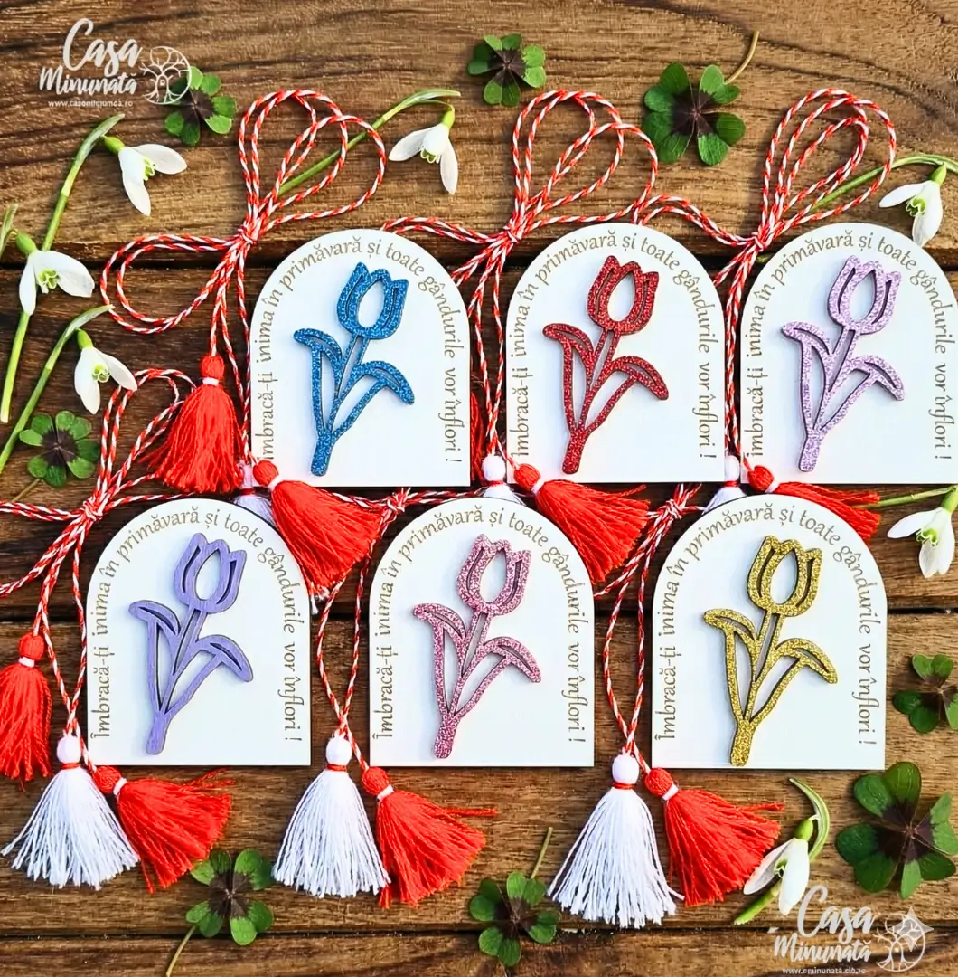 Martisor din lemn cu glitter – model lalea